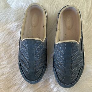 NWOT Easy Spirit Slip On Slippers / Comfort Mule Shoes